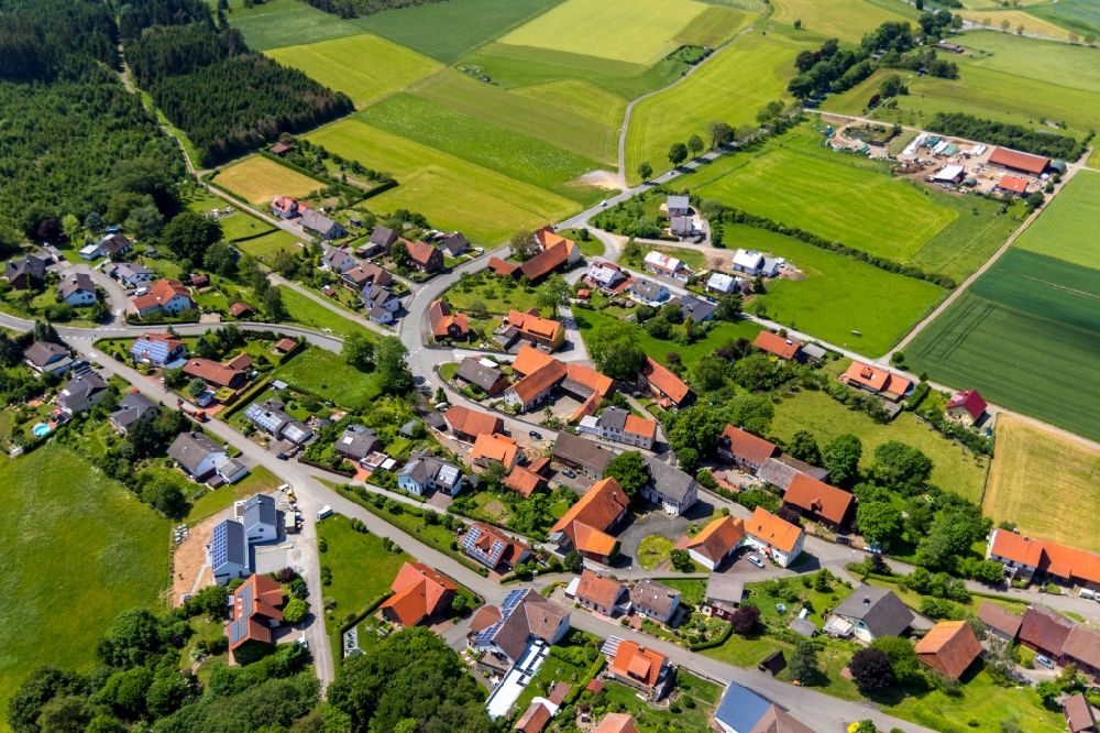 Aerial photograph Goldhausen - Agricultural land and field borders surround the settlement area of the village in Goldhausen in the state Hesse, Germany