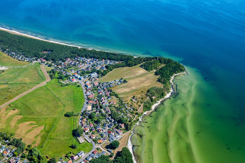 Aerial photograph Lobbe - Village on marine coastal area of of Baltic Sea in Lobbe on the island of Ruegen in the state Mecklenburg - Western Pomerania, Germany