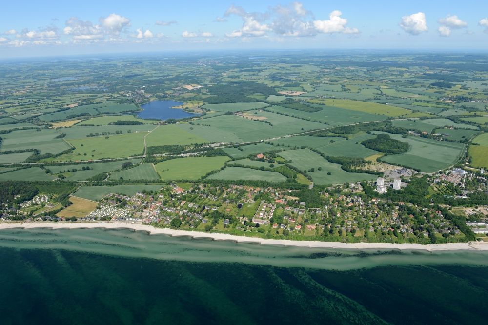 Aerial photograph Sierksdorf - Village on marine coastal area of Baltic Sea in Sierksdorf in the state Schleswig-Holstein
