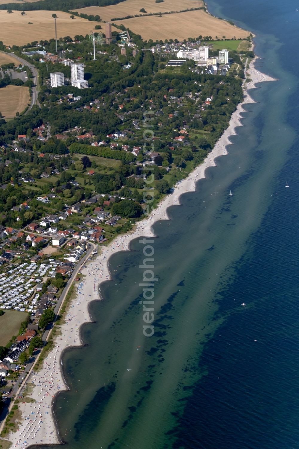 Sierksdorf from the bird's eye view: Village on marine coastal area of in Sierksdorf in the state Schleswig-Holstein, Germany