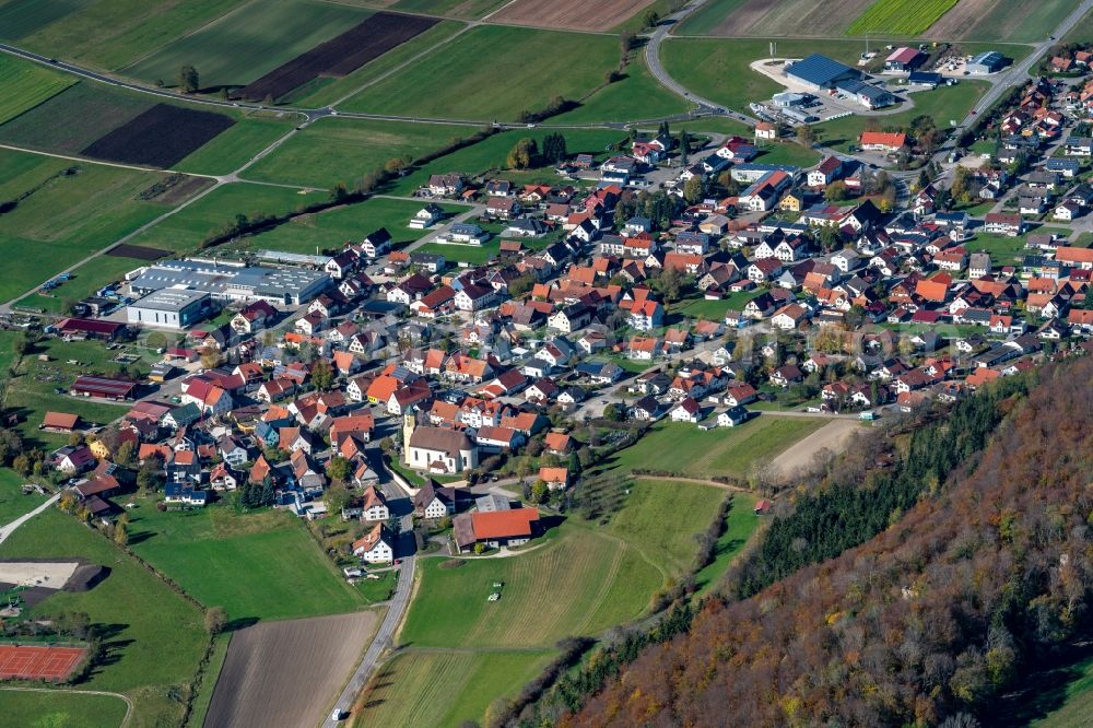 Aerial photograph Melchingen - Agricultural land and field borders surround the settlement area of the village in Melchingen in the state Baden-Wurttemberg, Germany