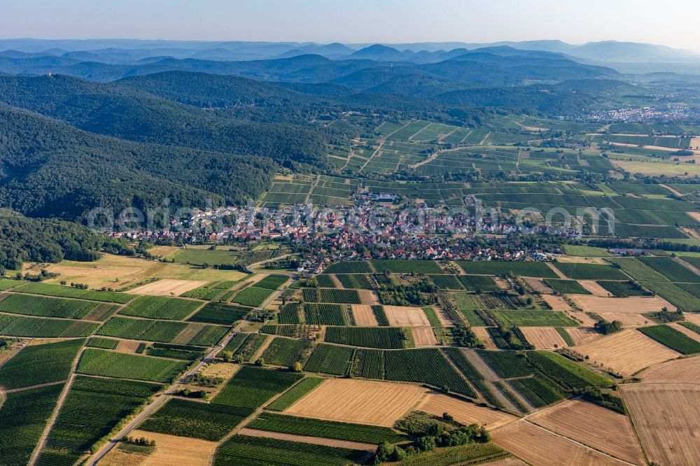 Aerial photograph Oberotterbach - Agricultural land and field borders surround the settlement area of the village in Oberotterbach in the state Rhineland-Palatinate, Germany
