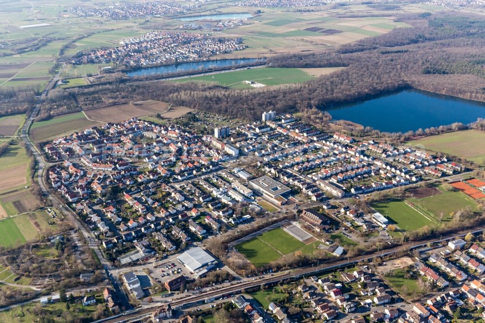 Aerial image Untergrombach - Village on the lake bank areas of Baggersee Untergrombach in Untergrombach in the state Baden-Wurttemberg, Germany