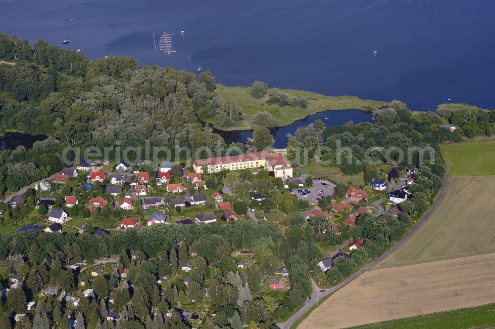 Brielow from the bird's eye view: Village on the lake bank areas of Beetzsee in Brielow in the state Brandenburg, Germany
