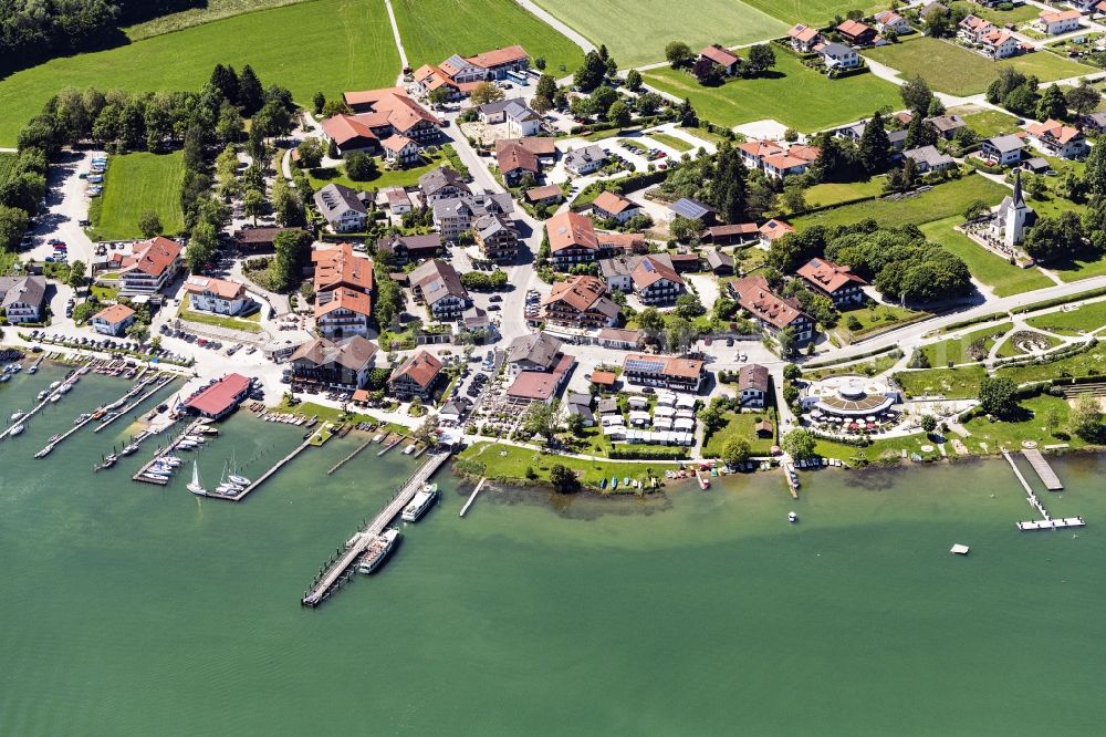 Gstadt am Chiemsee from the bird's eye view: Village on the lake bank areas of Chiemsee in Gstadt am Chiemsee in the state Bavaria, Germany