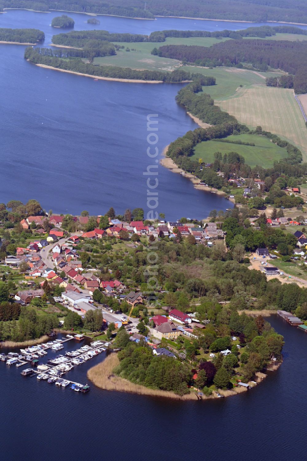Aerial photograph Priepert - Village on the lake bank areas Havel - Ellenbogensee in Priepert in the state Mecklenburg - Western Pomerania, Germany