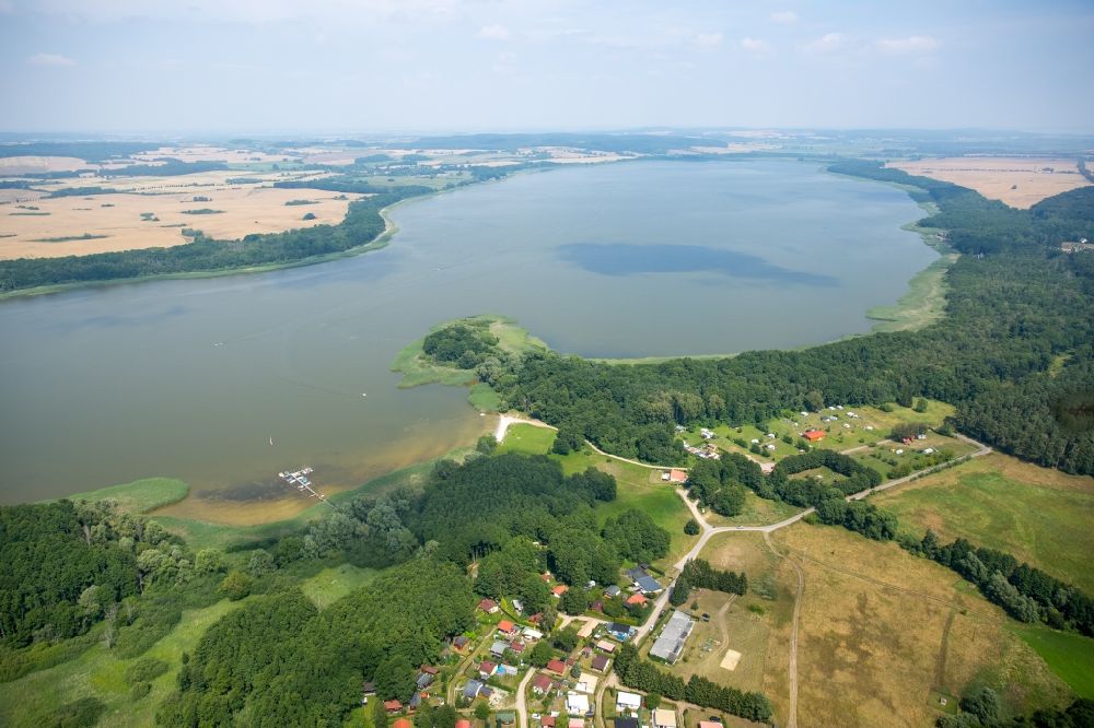 Seedorf from the bird's eye view: Village on the lake bank areas des Malchiner Sees in Seedorf in the state Mecklenburg - Western Pomerania