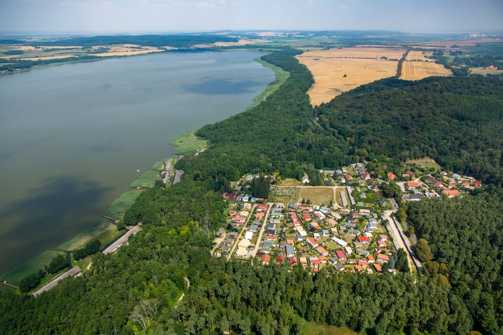 Aerial photograph Seedorf - Village on the lake bank areas des Malchiner Sees in Seedorf in the state Mecklenburg - Western Pomerania