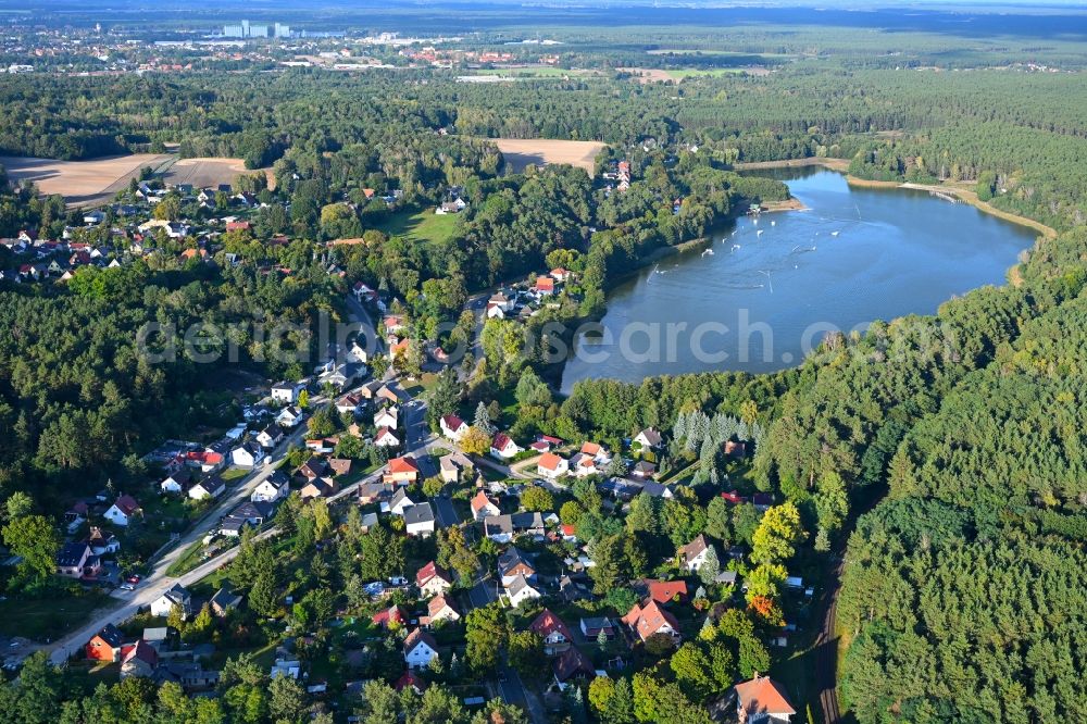 Aerial photograph Petersdorf - Village on the lake bank areas of Petersdorfer See in Petersdorf in the state Brandenburg, Germany