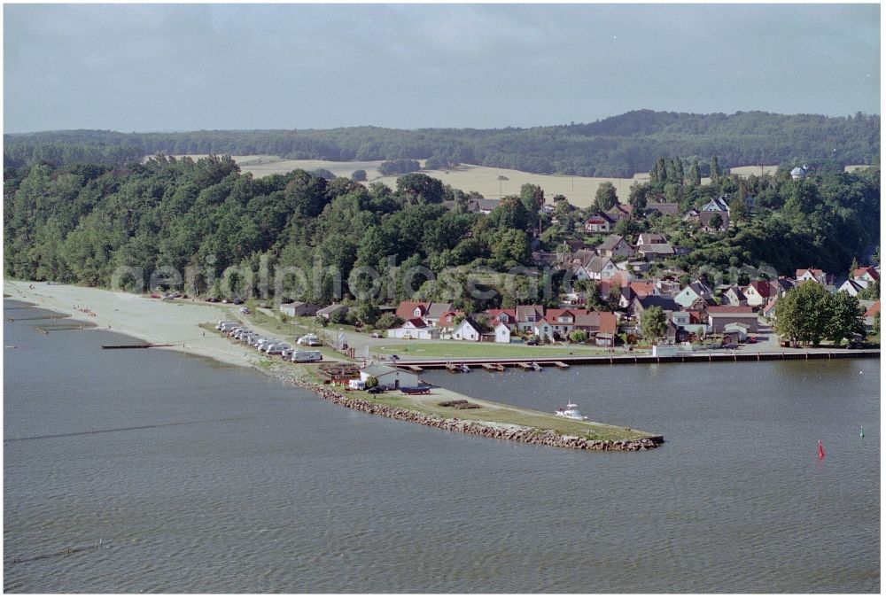 Kamminke from the bird's eye view: Village on the lake bank areas of Stettiner Haff in Kamminke in the state Mecklenburg - Western Pomerania, Germany