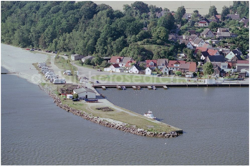 Aerial photograph Kamminke - Village on the lake bank areas of Stettiner Haff in Kamminke in the state Mecklenburg - Western Pomerania, Germany