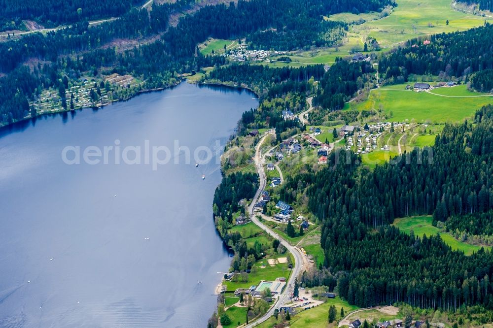 Aerial photograph Hinterzarten - Village on the lake bank areas Titisee in Hinterzarten in the state Baden-Wuerttemberg, Germany