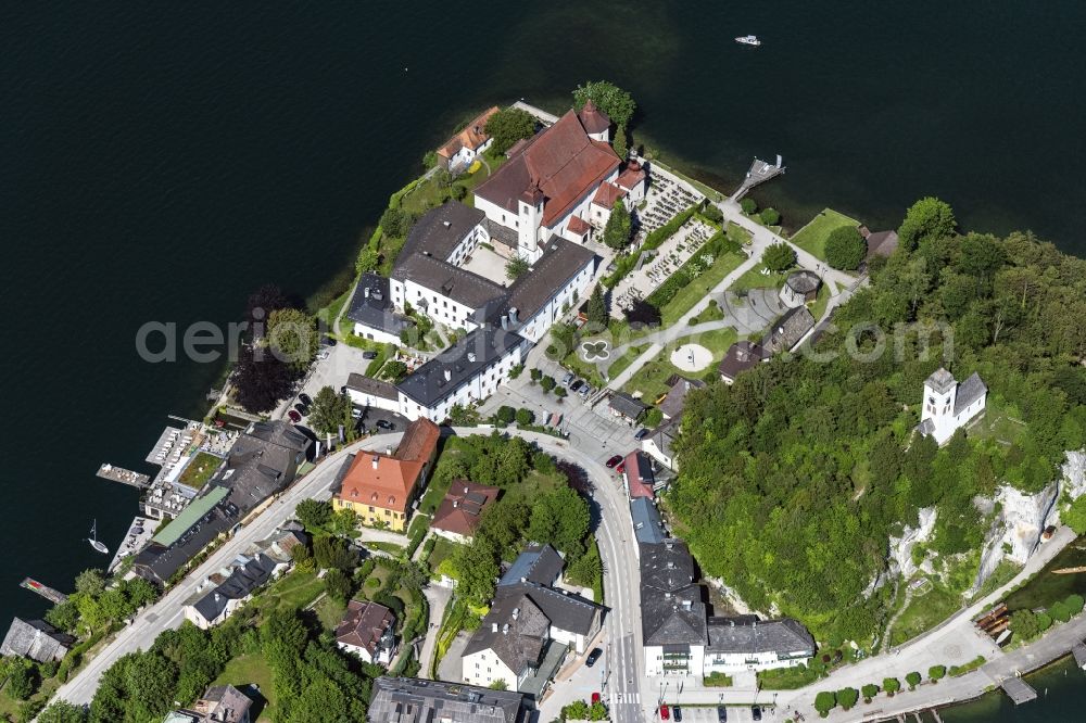 Aerial image Traunkirchen - Village on the lake bank areas of Traunsee in Traunkirchen in Oberoesterreich, Austria