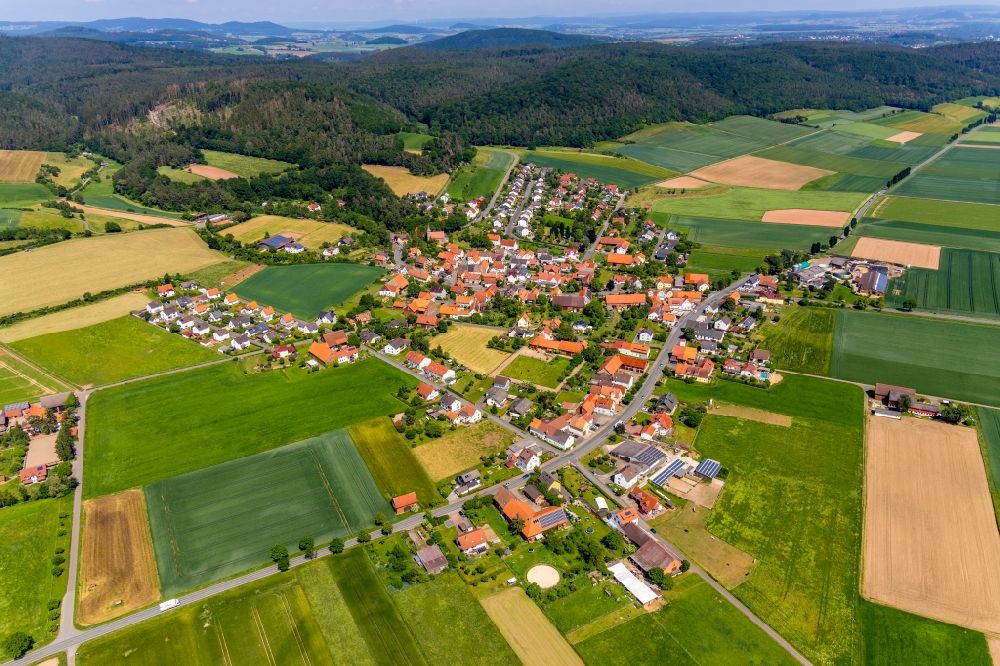 Aerial photograph Wellen - Agricultural land and field borders surround the settlement area of the village in Wellen in the state Hesse, Germany