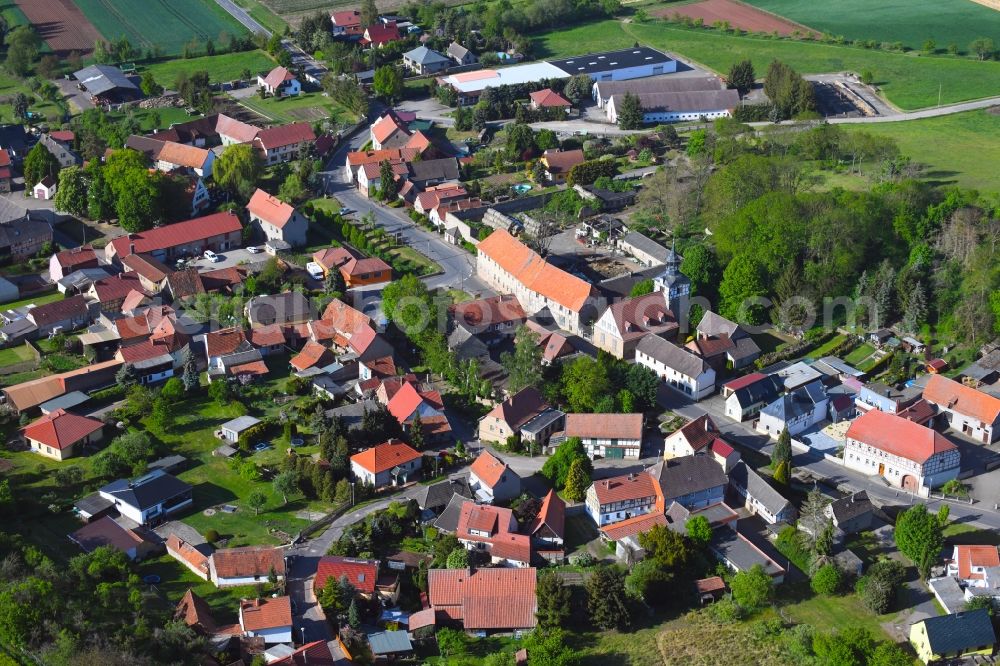 Wickerode from the bird's eye view: Agricultural land and field borders surround the settlement area of the village in Wickerode in the state Saxony-Anhalt, Germany