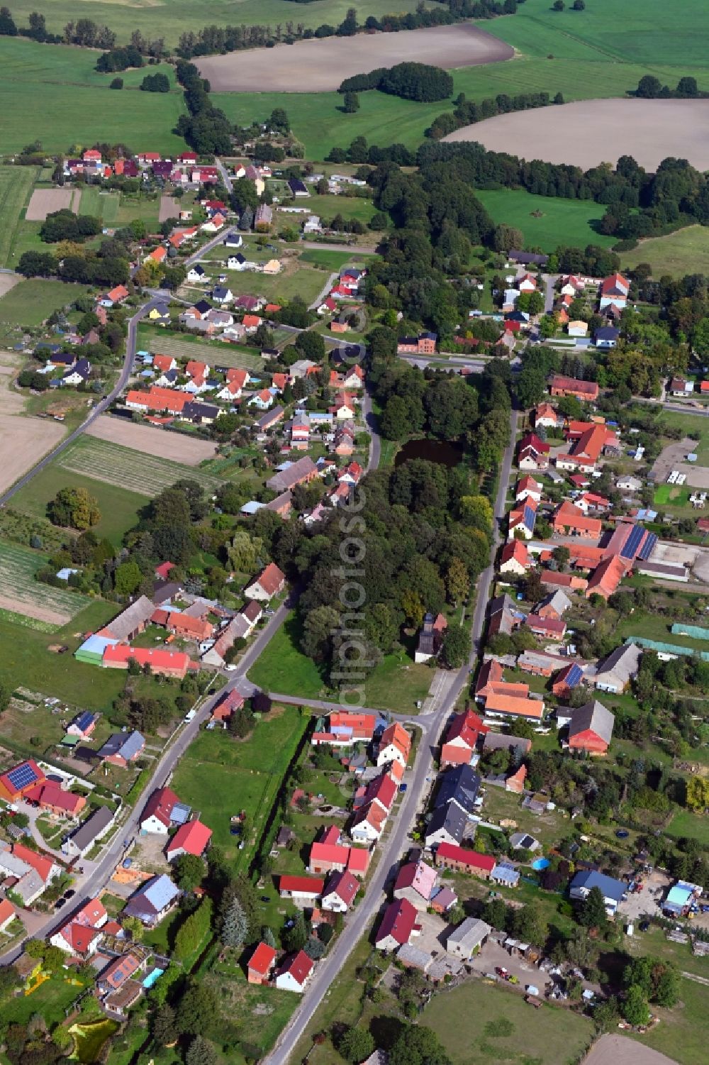 Aerial photograph Zaatzke - Agricultural land and field borders surround the settlement area of the village in Zaatzke in the state Brandenburg, Germany