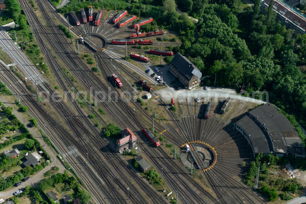 Aerial photograph Bremen - Turntable at the depot of the railway depot at the marshalling yard on the street Maehlandsweg on street Maehlandsweg in the district Ohlenhof in Bremen, Germany