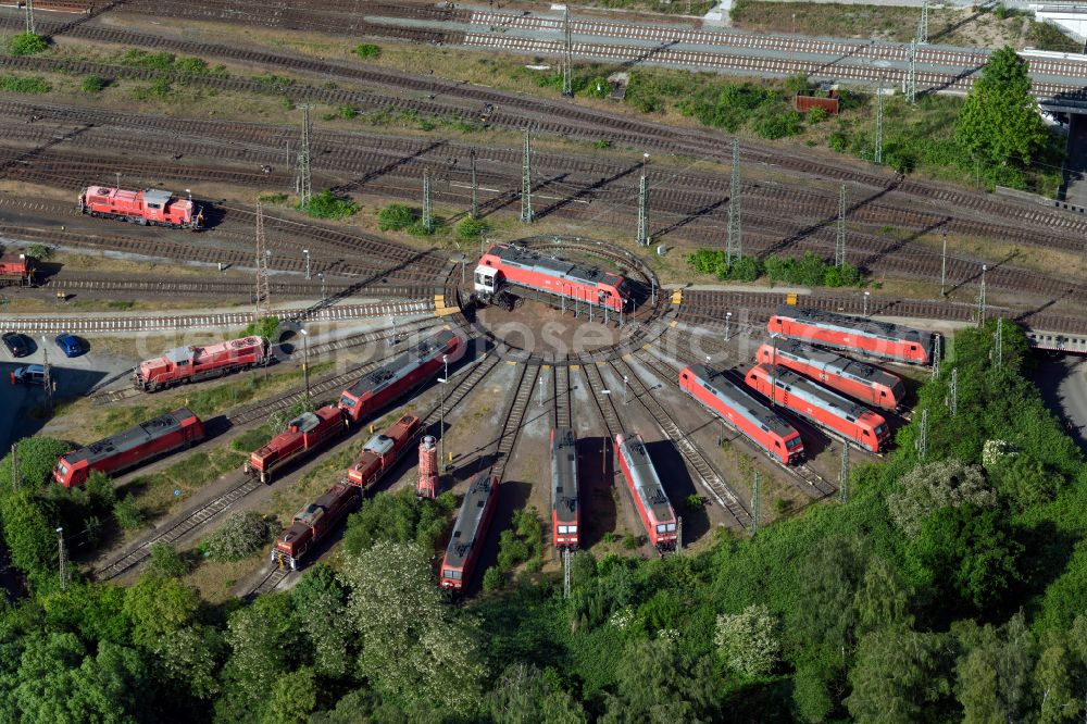 Aerial photograph Bremen - Turntable at the depot of the railway depot at the marshalling yard on the street Maehlandsweg on street Maehlandsweg in the district Ohlenhof in Bremen, Germany