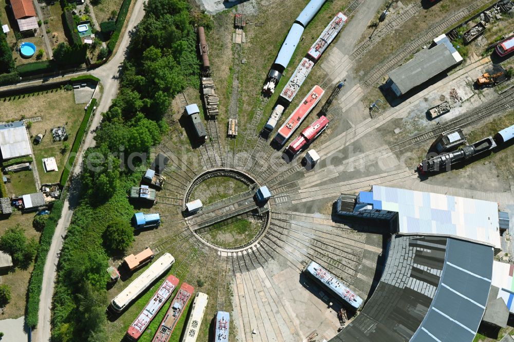 Aerial photograph Weimar - Museum and exhibition building of the railway museum with turntable and locomotive shed of the TEV Thueringer Eisenbahnverein e.V. in Weimar in the state Thuringia, Germany