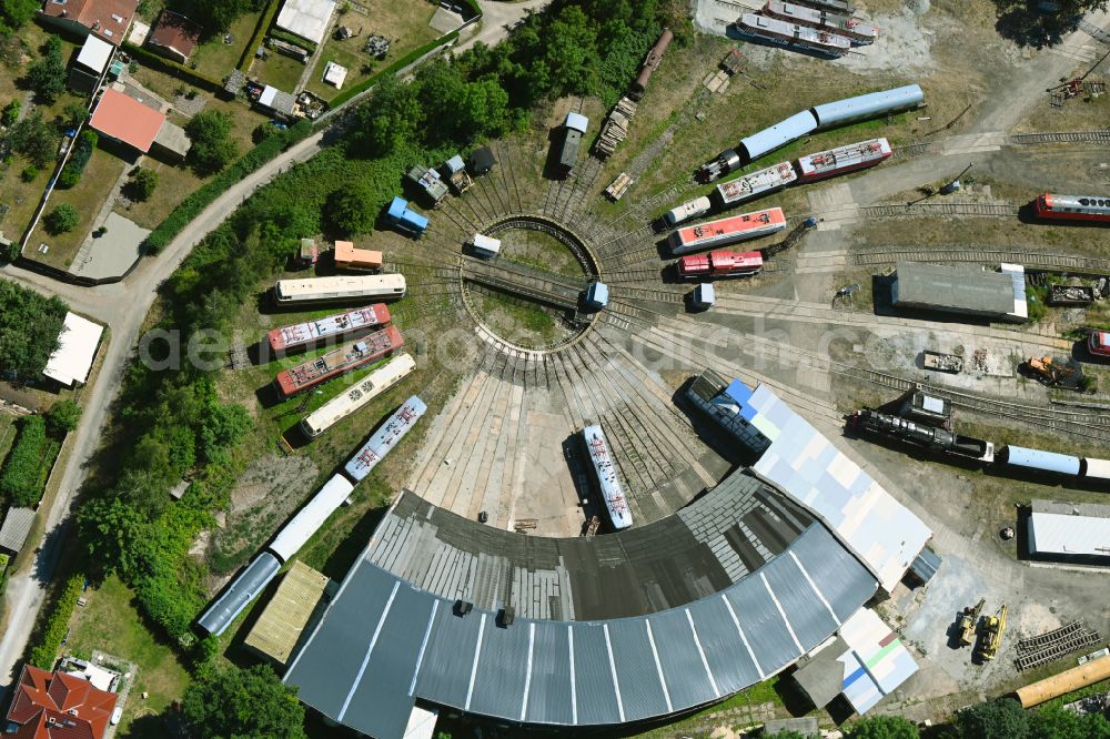 Weimar from the bird's eye view: Museum and exhibition building of the railway museum with turntable and locomotive shed of the TEV Thueringer Eisenbahnverein e.V. in Weimar in the state Thuringia, Germany