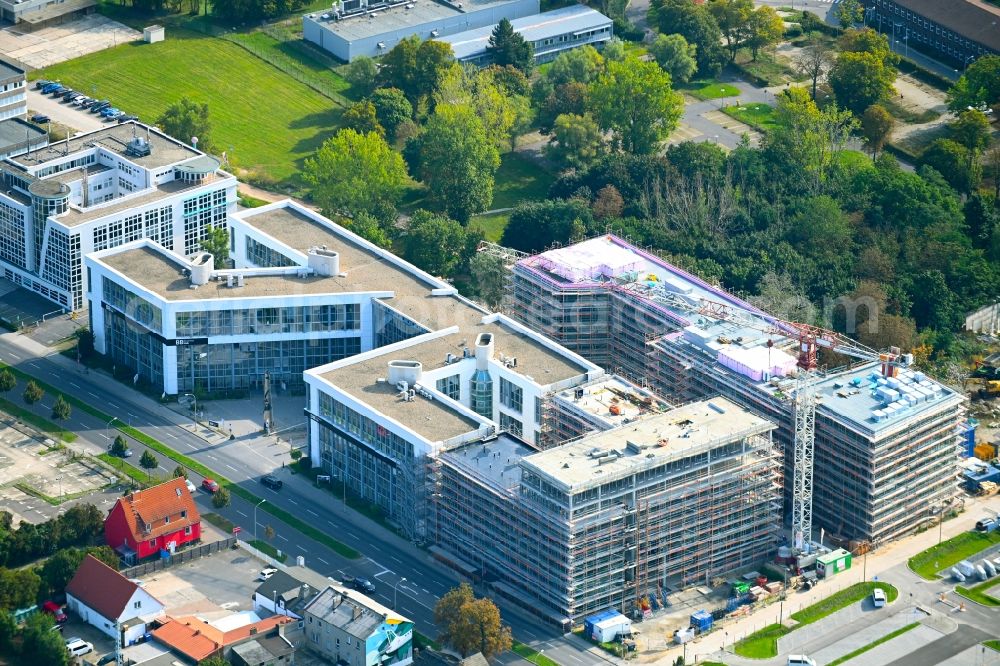 Schönefeld from the bird's eye view: Construction site for the new residential and commercial Corner house - building BB Business Hub on Mittelstrasse corner Kurzer Weg in Schoenefeld in the state Brandenburg, Germany