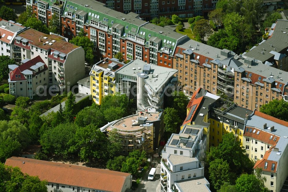 Berlin from above - Construction site for the new residential and commercial Corner house - building Gaeblerstrasse corner Hedwigstrasse in the district Weissensee in Berlin, Germany