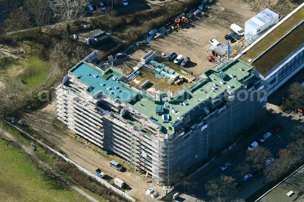 Berlin from the bird's eye view: Construction site for the new residential and commercial Corner house - building on street Wiesbadener Strasse Ecke Franz-Cornelsen-Weg in the district Wilmersdorf in Berlin, Germany