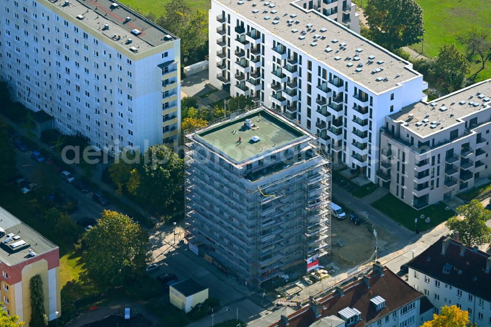 Berlin from the bird's eye view: Construction site for the new residential and commercial Corner house - building on street Vesaliusstrasse in the district Pankow in Berlin, Germany