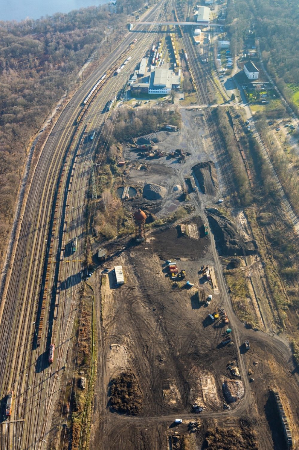 Aerial image Duisburg - Development area of the decommissioned and unused land and real estate on the former marshalling yard and railway station of Deutsche Bahn in Duisburg in the state North Rhine-Westphalia, Germany