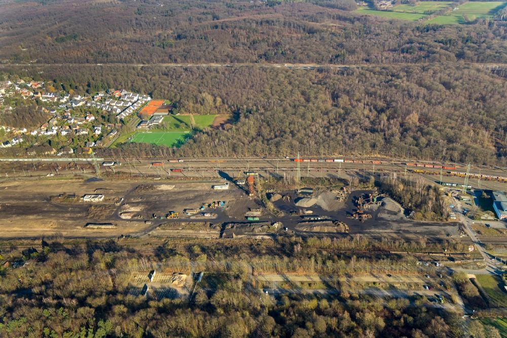 Aerial photograph Duisburg - Development area of the decommissioned and unused land and real estate on the former marshalling yard and railway station of Deutsche Bahn in Duisburg in the state North Rhine-Westphalia, Germany