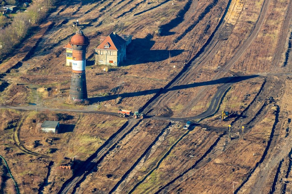 Aerial image Duisburg - Development area of the decommissioned and unused land and real estate on the former marshalling yard and railway station of Deutsche Bahn in Duisburg in the state North Rhine-Westphalia, Germany