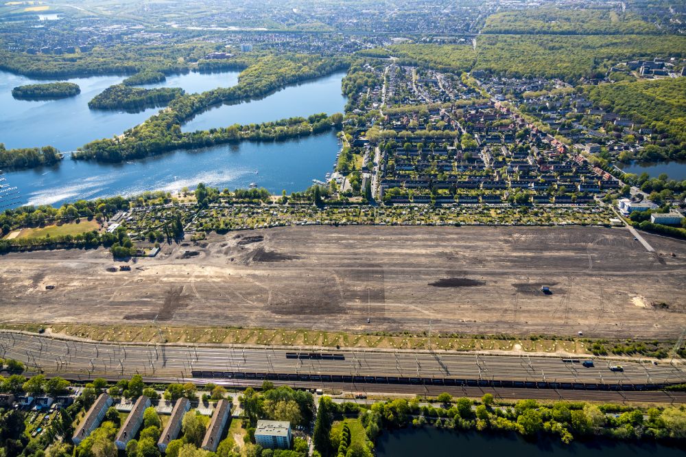 Aerial photograph Duisburg - Development area of the decommissioned and unused land and real estate on the former marshalling yard and railway station of Deutsche Bahn in Duisburg in the state North Rhine-Westphalia, Germany