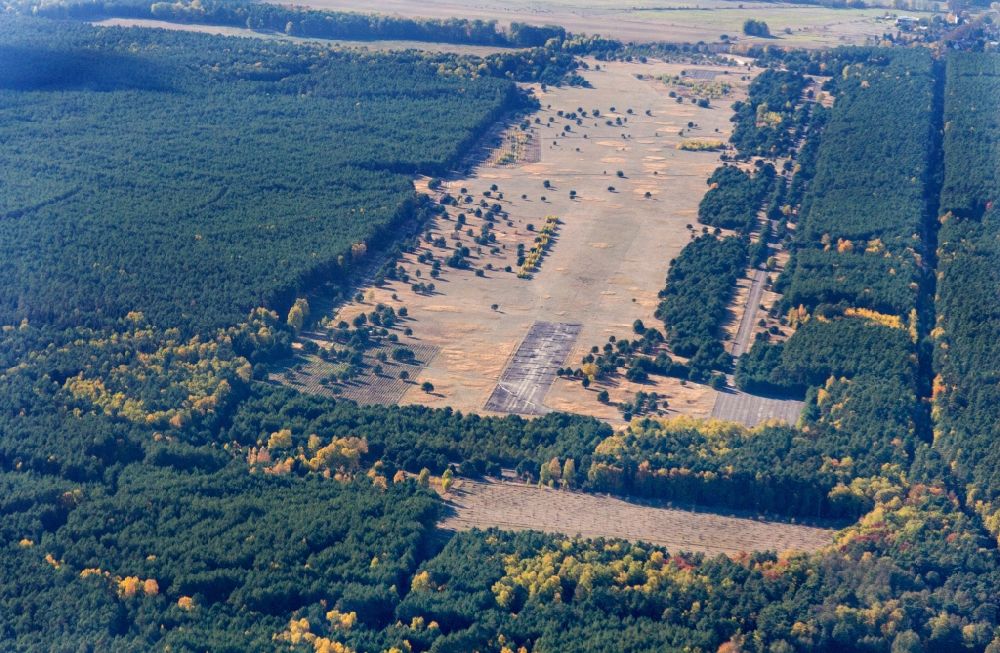 Aerial image Groß Köris - Take-off and landing runway with runway area of the former airfield Kleinkoeris in Gross Koeris in the federal state Brandenburg, Germany. The Kleinkoeris airfield was put into operation in 1969. It served as a field airfield for the fighter squadron 7 (JG-7) of the former GDR Air Force (NVA LSK/LV). After the reunification the airfield was closed