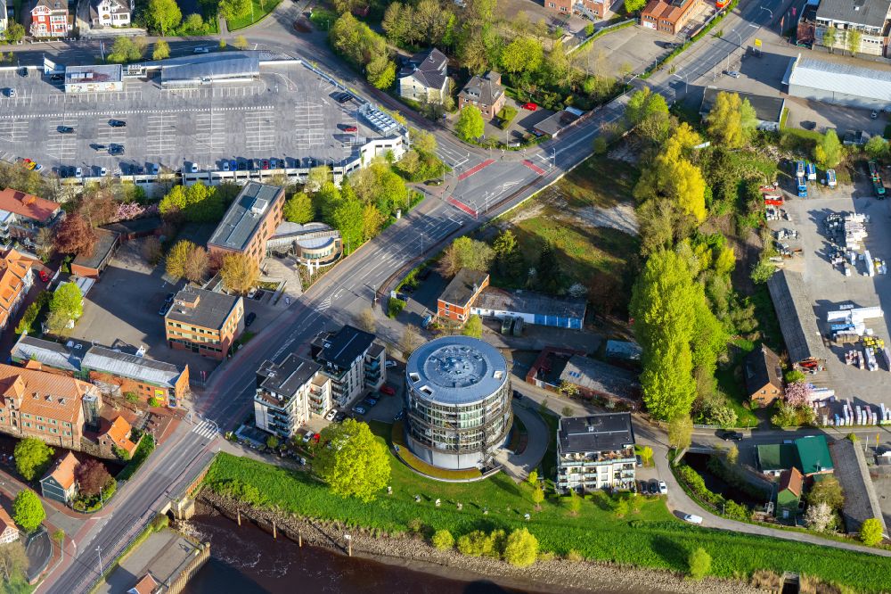 Stade from the bird's eye view: Former gas storage tank Gasometer converted into residential units in Stade in the state Lower Saxony, Germany