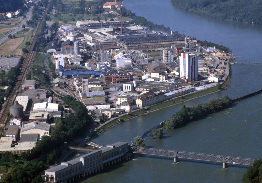 Aerial image Rheinfelden (Baden) - Structure and dams of the former hydroelectric power plant of Energiedienst AG and the chemical plant EVONIK at the river Rhine in Rheinfelden (Baden) in the state Baden-Wurttemberg, Germany