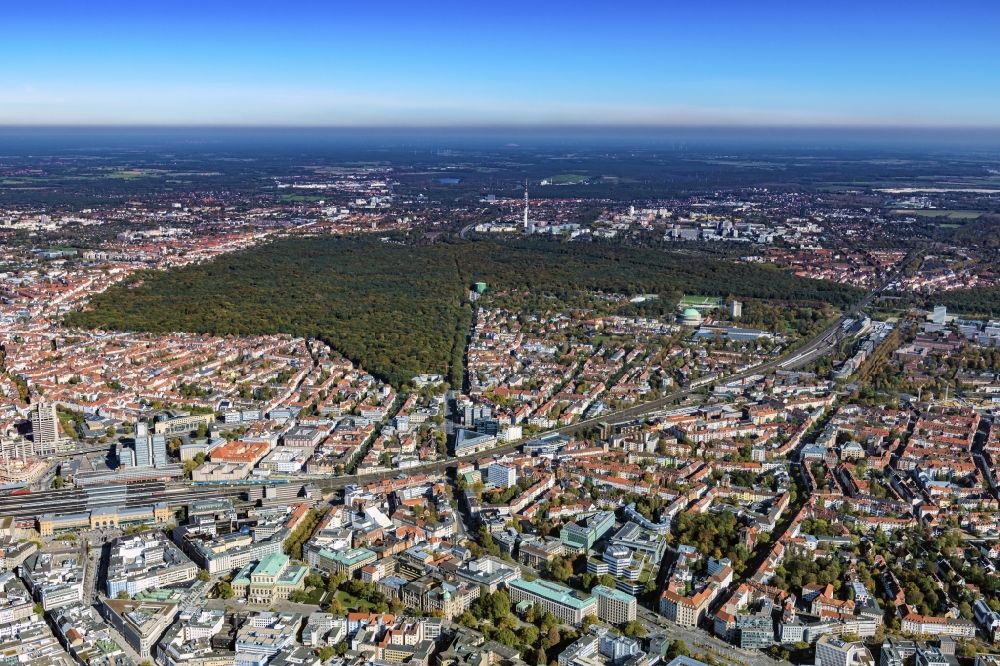Hannover from above - Eilenrieder Stadtwald in Hanover in the foreground of the quarter Oststadt in the state of Lower Saxony, Germany