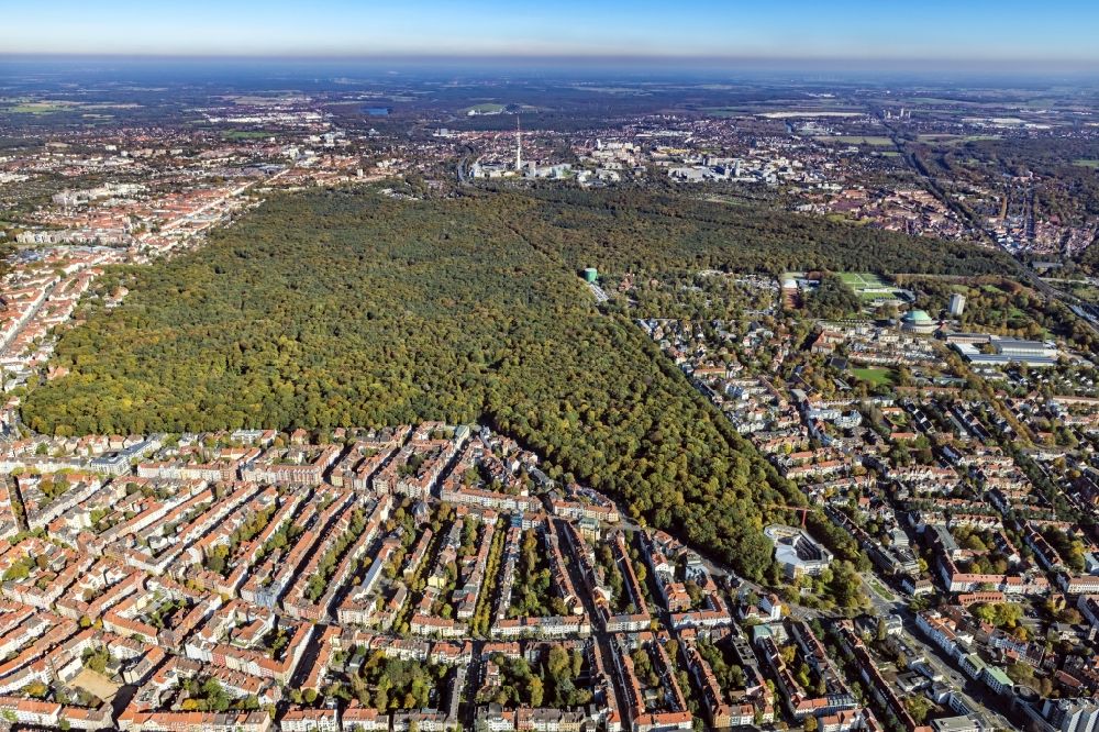 Aerial image Hannover - Eilenrieder Stadtwald in Hanover in the foreground of the quarter Oststadt in the state of Lower Saxony, Germany