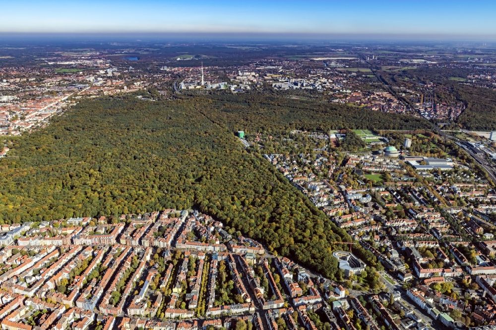 Aerial photograph Hannover - Eilenrieder Stadtwald in Hanover in the foreground of the quarter Oststadt in the state of Lower Saxony, Germany