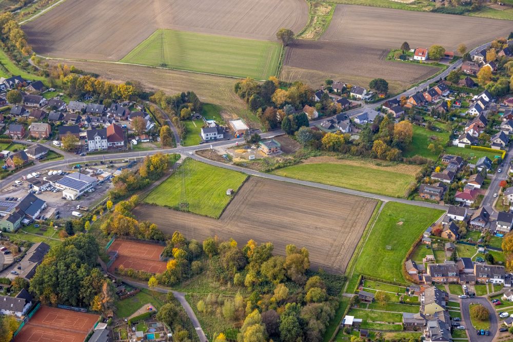 Aerial photograph Bergkamen - Construction site for the new construction of a detached house in a family house - settlement along the on street Luenener Strasse - Burgstrasse in the district Oberaden in Bergkamen at Ruhrgebiet in the state North Rhine-Westphalia, Germany
