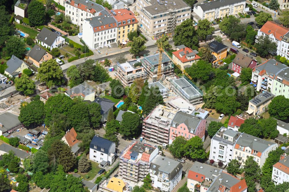 Aerial photograph Berlin - Construction site for the new construction of a detached house in a family house - settlement along the Germanenstrasse on street Sachsenstrasse in the district Niederschoenhausen in Berlin, Germany