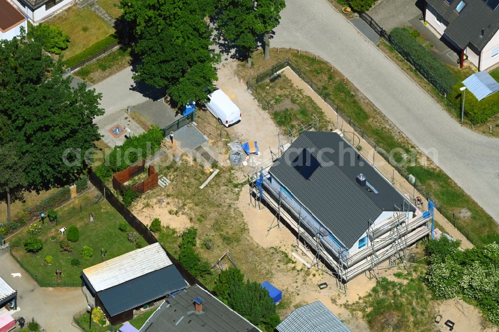Vogelsdorf from the bird's eye view: Construction site for the new construction of a detached house in a family house - settlement along the Heideweg corner Friedrich-Ebert-Strasse in Vogelsdorf in the state Brandenburg, Germany