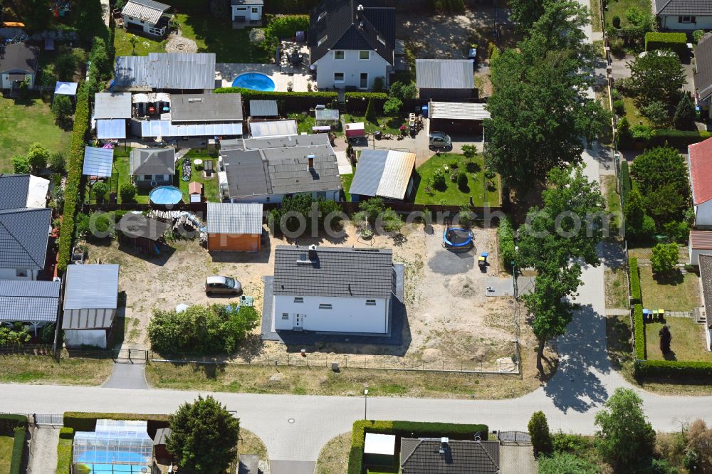 Vogelsdorf from above - Construction site for the new construction of a detached house in a family house - settlement along the Heideweg corner Friedrich-Ebert-Strasse in Vogelsdorf in the state Brandenburg, Germany
