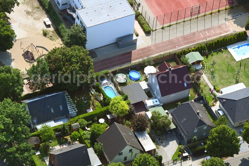 Berlin from above - Detached houses with gardens on Bergedorfer Strasse in the district of Kaulsdorf in Berlin, Germany
