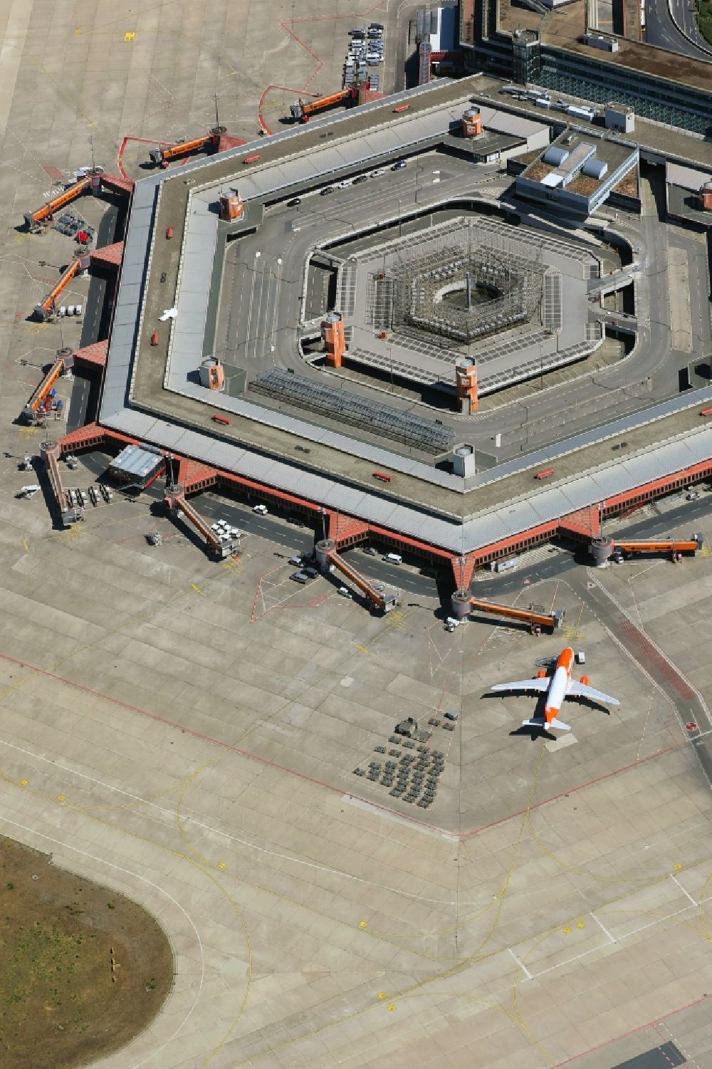 Aerial photograph Berlin - Flight operations at the terminal of the airport Berlin - Tegel