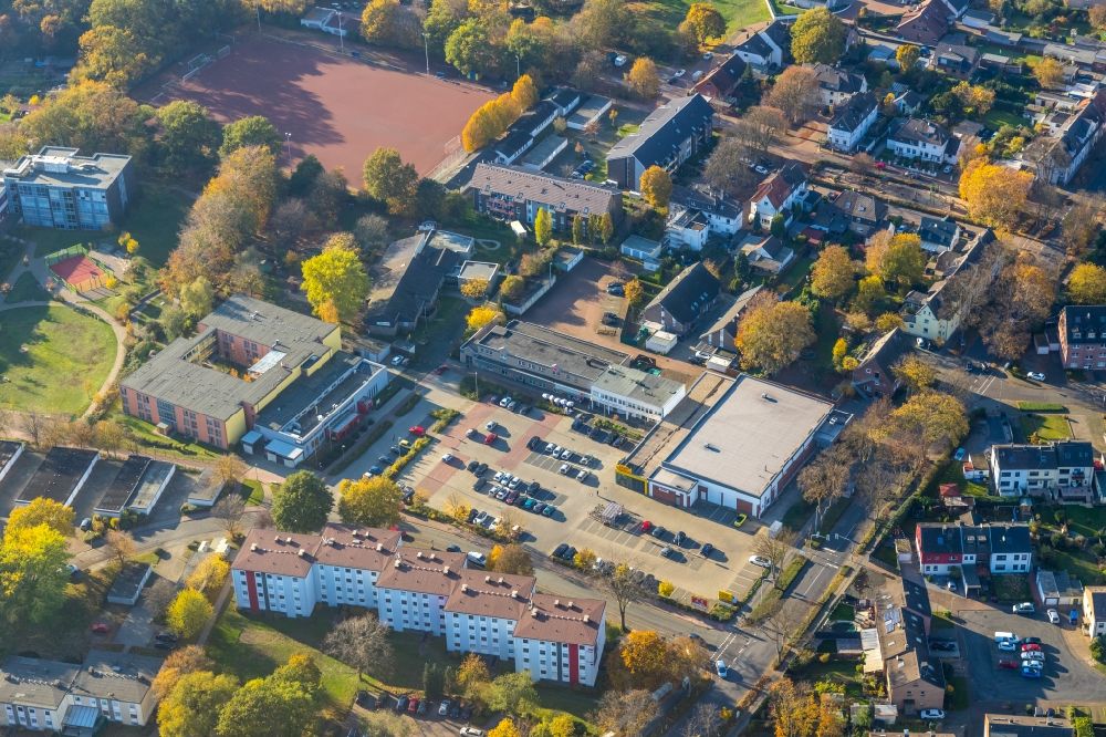 Aerial image Dinslaken - Building of the shopping center and basis of the charitable aid organization of the Caritas Association for the dean's offices in Dinslaken and Wesel on Duisburger Strasse in Dinslaken in the state North Rhine-Westphalia, Germany