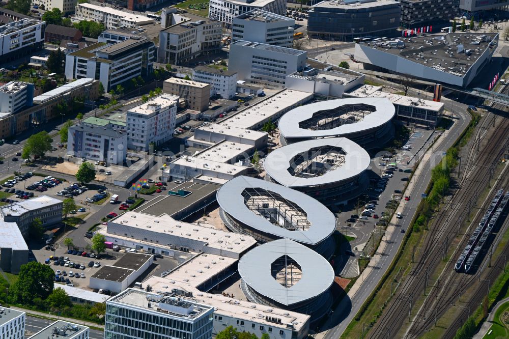 Aerial photograph Wolfsburg - Building of the shopping center Designer Outlets Wolfsburg An of Vorburg in the district Stadtmitte in Wolfsburg in the state Lower Saxony, Germany