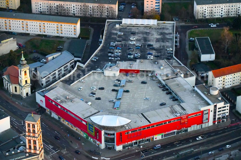 Aerial photograph Dessau - Building of the shopping center Dessau-Center on Franzstrasse in Dessau in the state Saxony-Anhalt, Germany