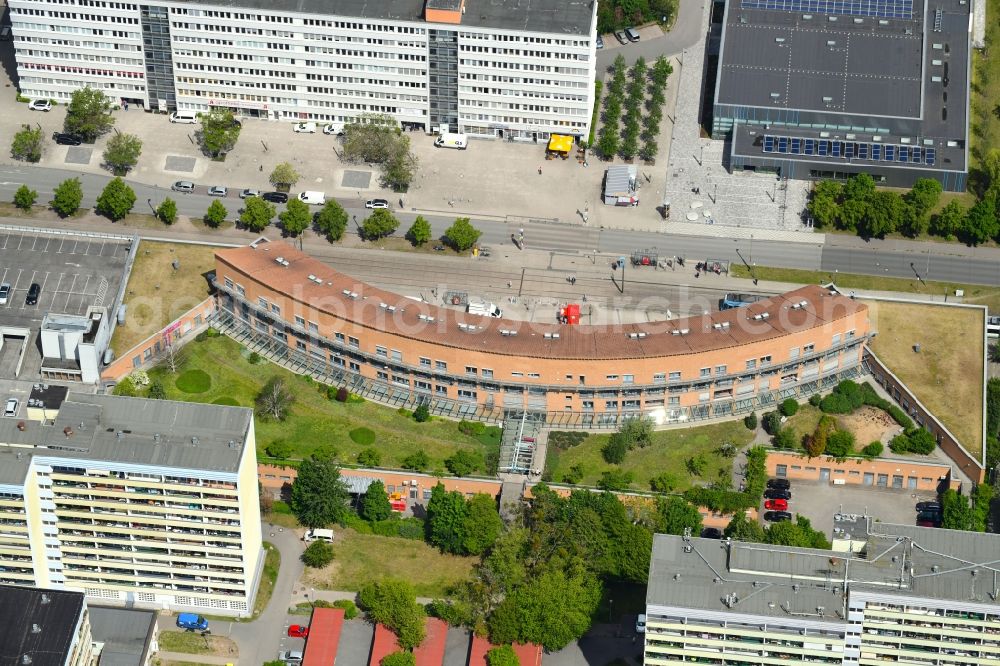 Aerial photograph Schwerin - Building of the shopping center Dreescher Markt in Schwerin in the state Mecklenburg - Western Pomerania, Germany