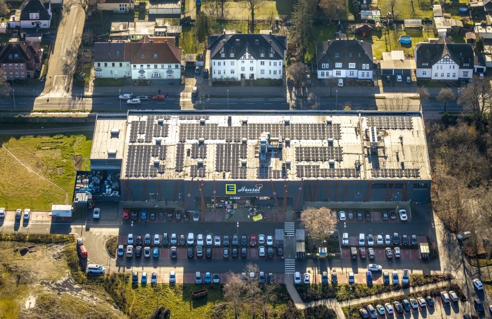 Aerial image Dorsten - Building of the shopping center EDEKA Honsel - Ralf Honsel KG Charging Station Fuerst-Leopold-Allee in the district Hervest in Dorsten in the state North Rhine-Westphalia, Germany