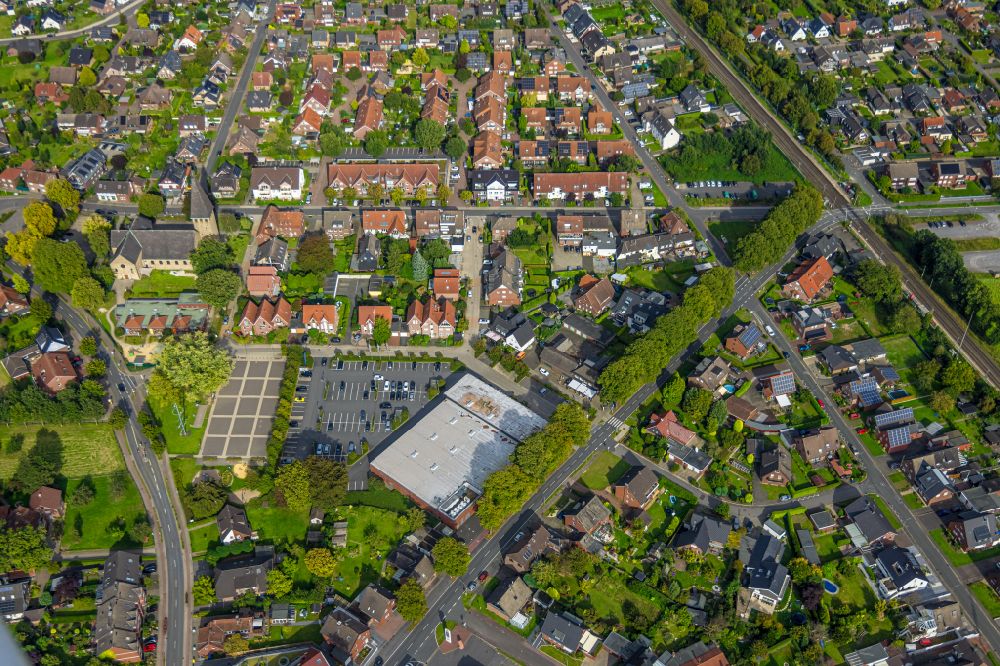 Aerial image Haltern am See - Building of the shopping center along the Thiestrasse in the district Sythen in Haltern am See in the state North Rhine-Westphalia, Germany